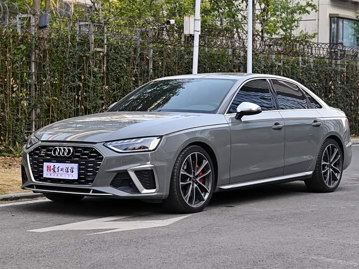 Фото 1 - Audi S4