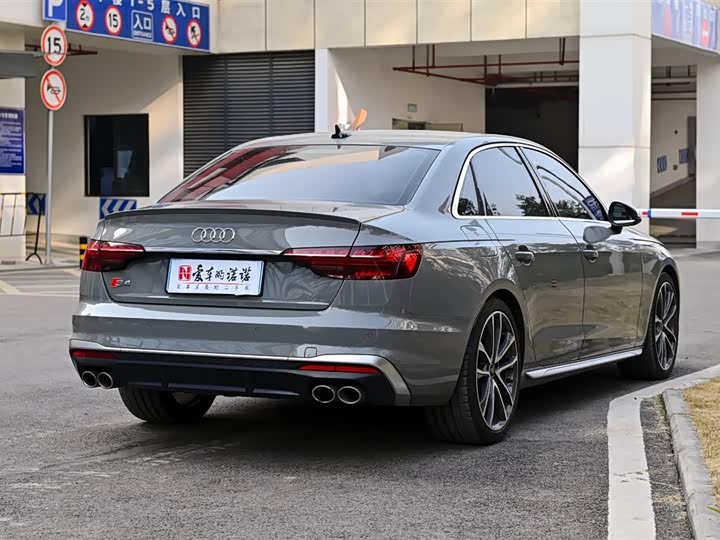 Фото 4 - Audi S4