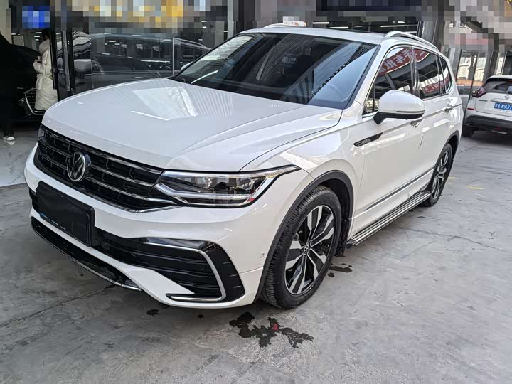 Фото 1 - Volkswagen Tiguan L Pro