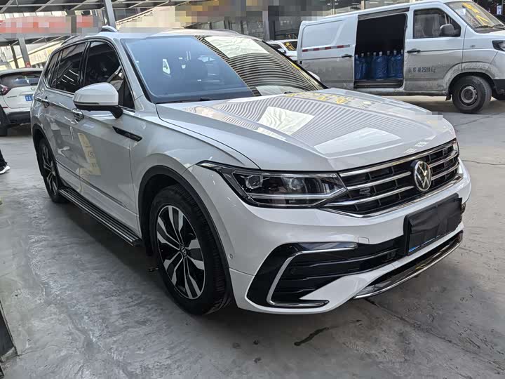 Фото 3 - Volkswagen Tiguan L Pro