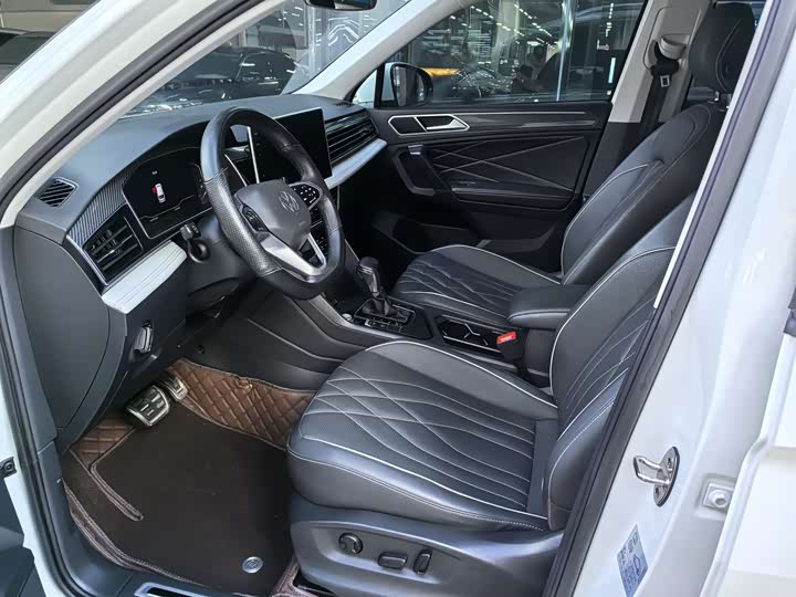 Фото 7 - Volkswagen Tiguan L Pro