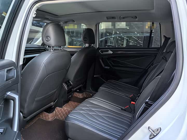 Фото 9 - Volkswagen Tiguan L Pro