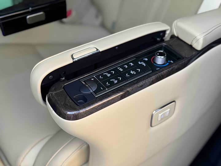 Фото 6 - Toyota Alphard