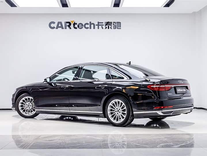 Фото 4 - Audi A8