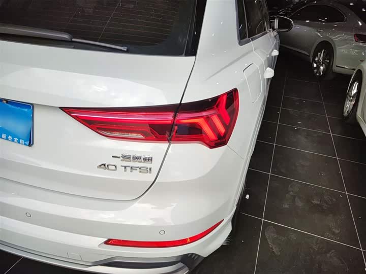 Фото 8 - Audi Q3