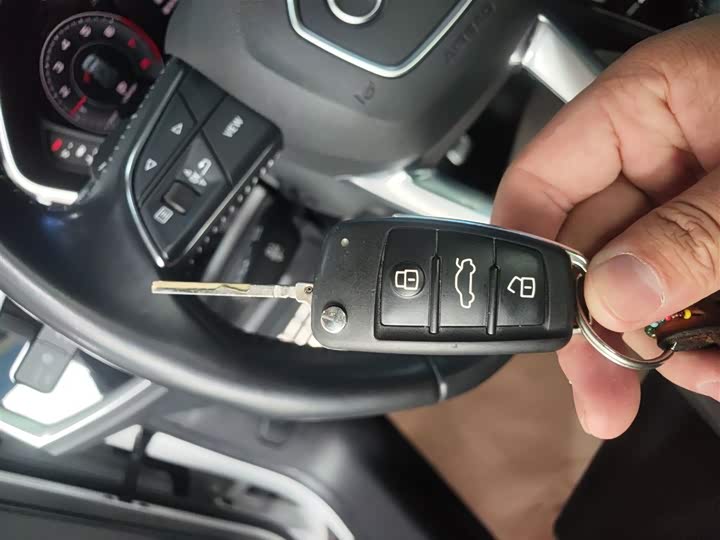 Фото 9 - Audi Q3