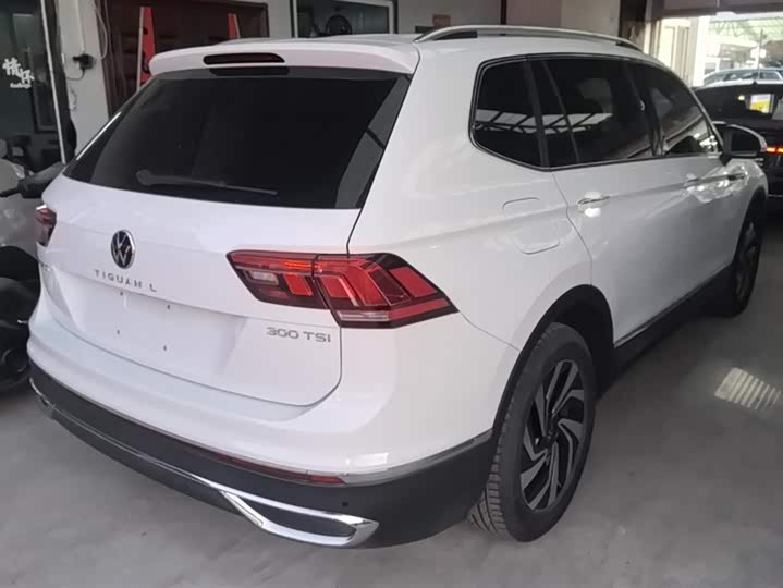Фото 3 - Volkswagen Tiguan L Pro
