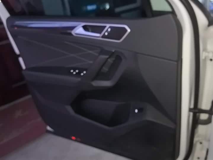 Фото 7 - Volkswagen Tiguan L Pro