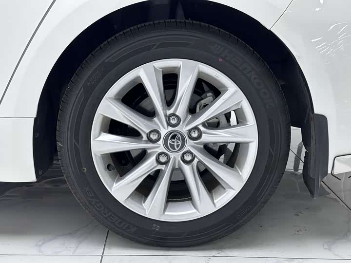 Фото 3 - Toyota Corolla