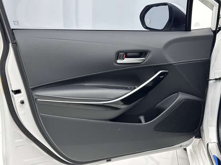 Фото 4 - Toyota Corolla