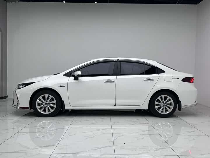 Фото 7 - Toyota Corolla