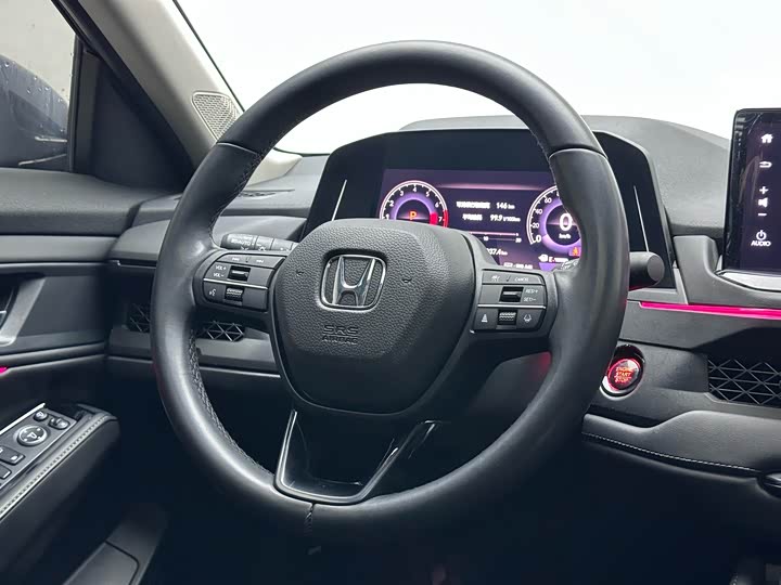 Фото 8 - Honda Accord