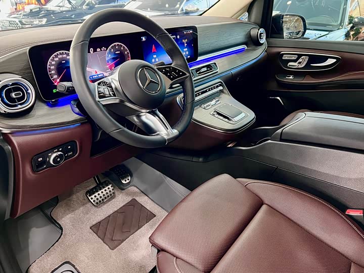 Фото 7 - Mercedes-Benz V-Class