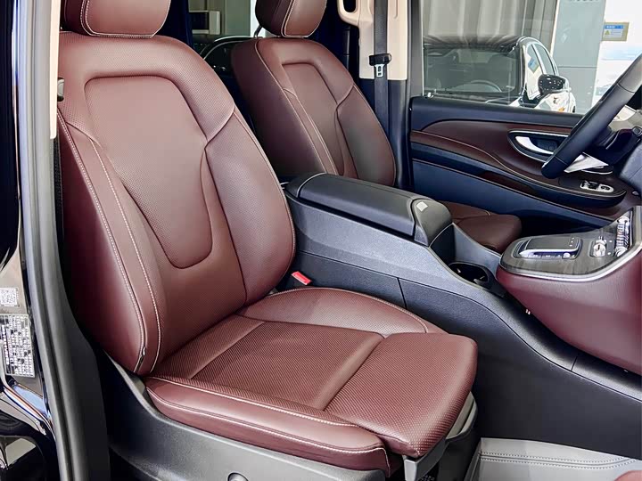 Фото 8 - Mercedes-Benz V-Class