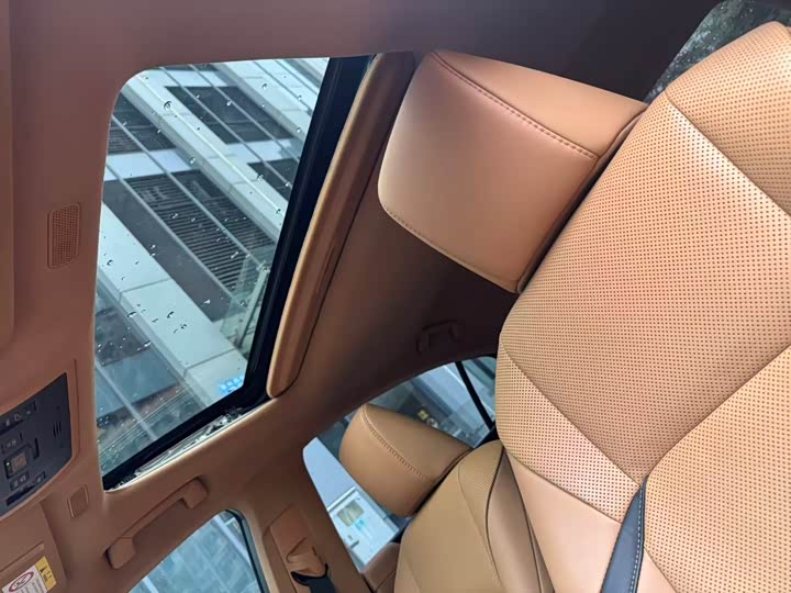 Фото 6 - Lexus ES