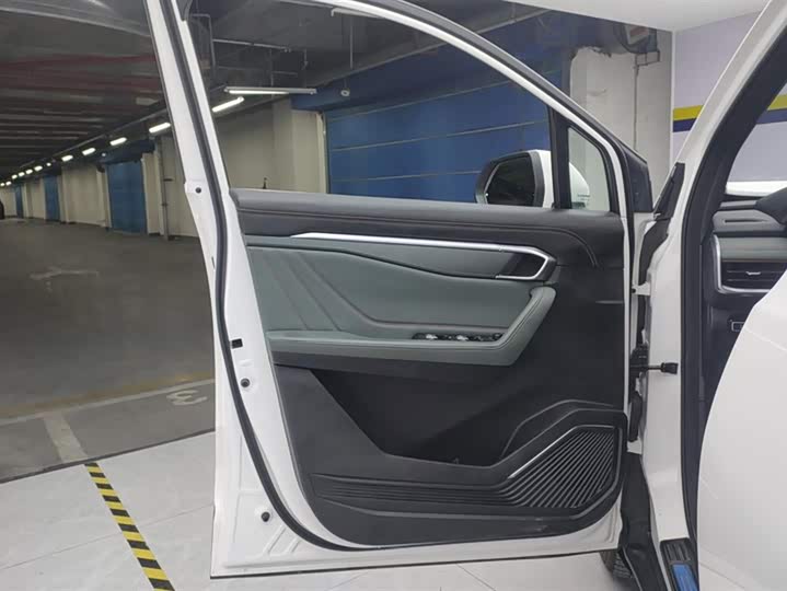 Фото 7 - Geely Okavango L