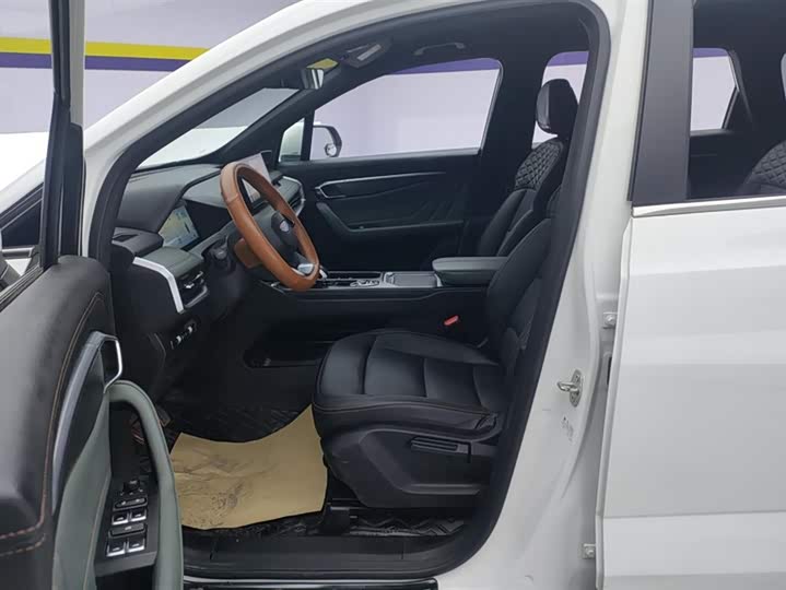 Фото 9 - Geely Okavango L