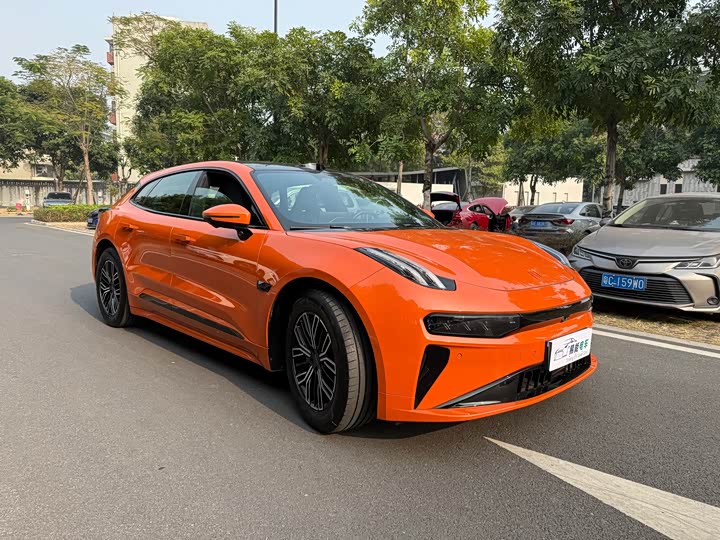 Фото 3 - Zeekr 001