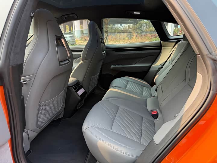 Фото 5 - Zeekr 001