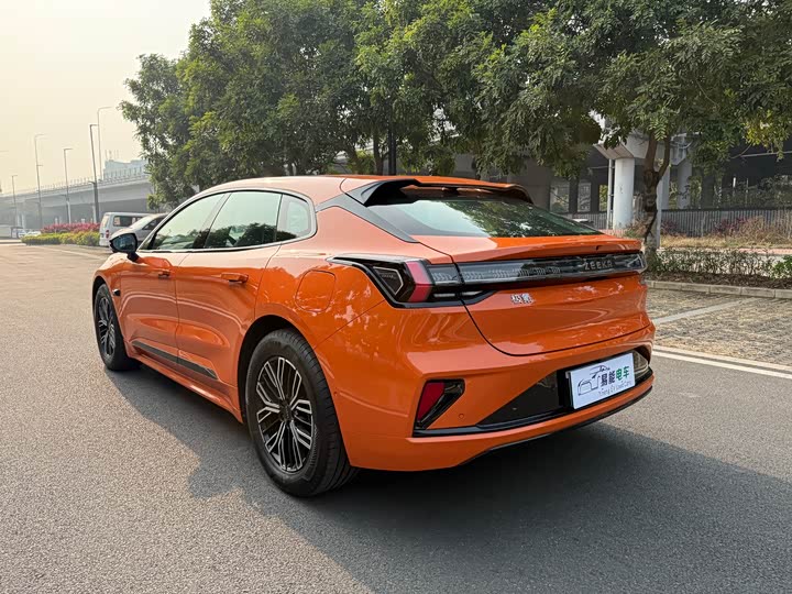 Фото 7 - Zeekr 001