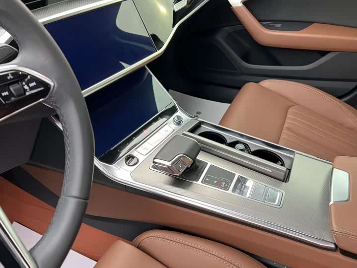 Фото 7 - Audi A6L