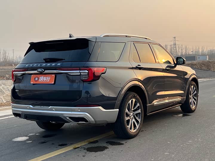 Фото 4 - Ford Explorer