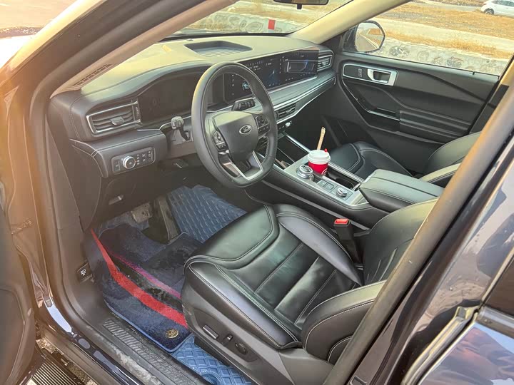 Фото 6 - Ford Explorer