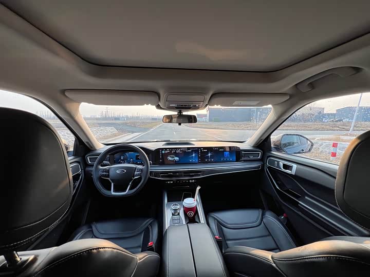 Фото 7 - Ford Explorer