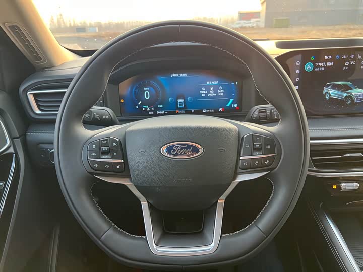 Фото 8 - Ford Explorer