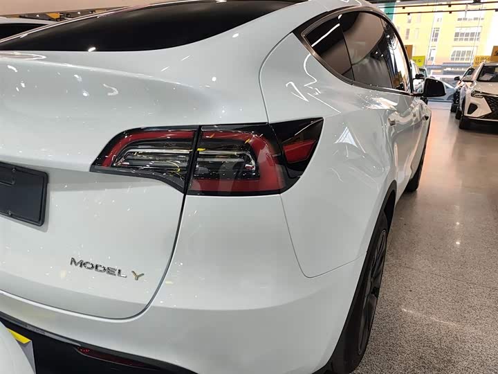 Фото 8 - Tesla Model Y