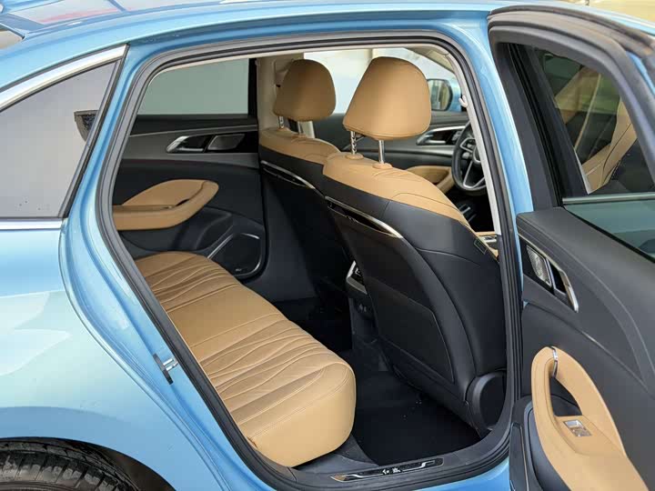 Фото 7 - Hongqi H5