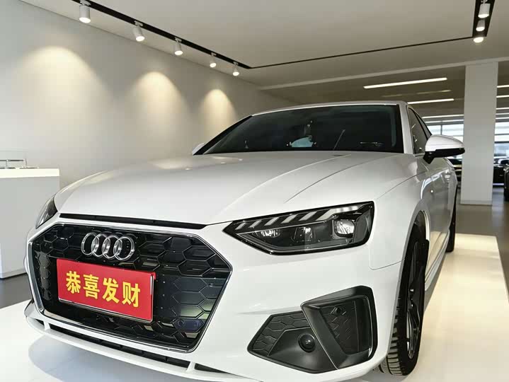 Фото 1 - Audi A4L