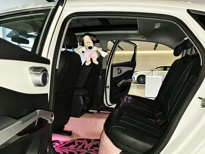 Фото 4 - Audi A4L