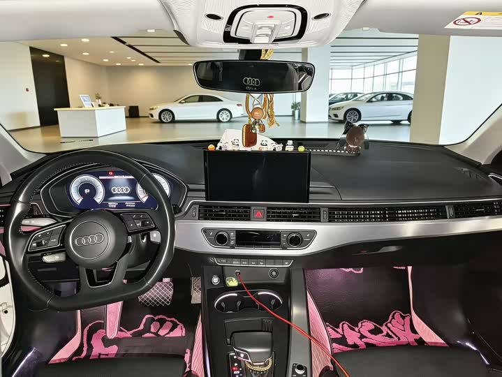 Фото 5 - Audi A4L