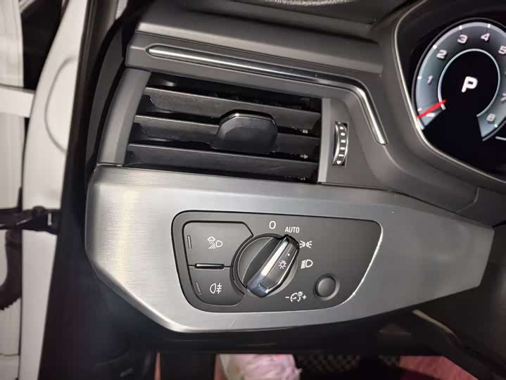 Фото 7 - Audi A4L