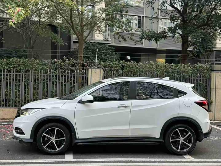 Фото 2 - Honda Vezel