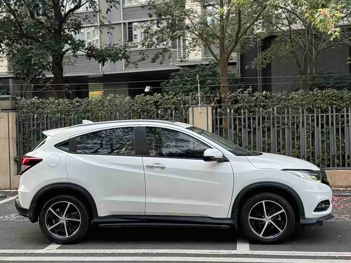 Фото 4 - Honda Vezel