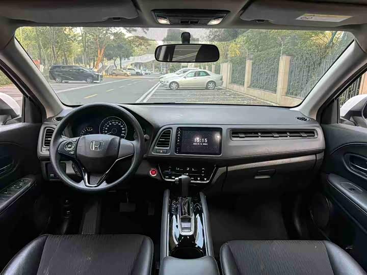 Фото 7 - Honda Vezel