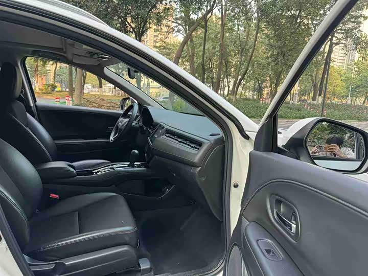 Фото 8 - Honda Vezel