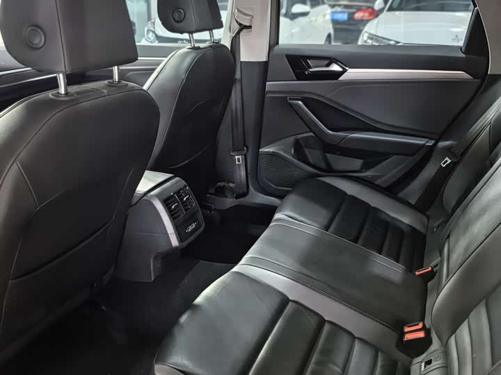 Фото 8 - Volkswagen Sagitar L