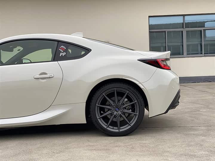 Фото 8 - Subaru BRZ