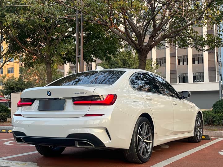 Фото 9 - BMW 3 Series