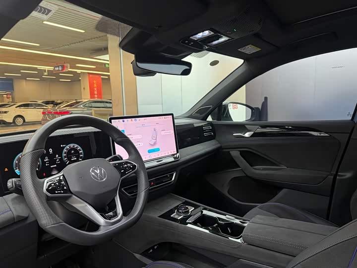 Фото 6 - Volkswagen Tiguan L Pro