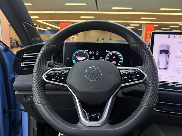 Фото 7 - Volkswagen Tiguan L Pro