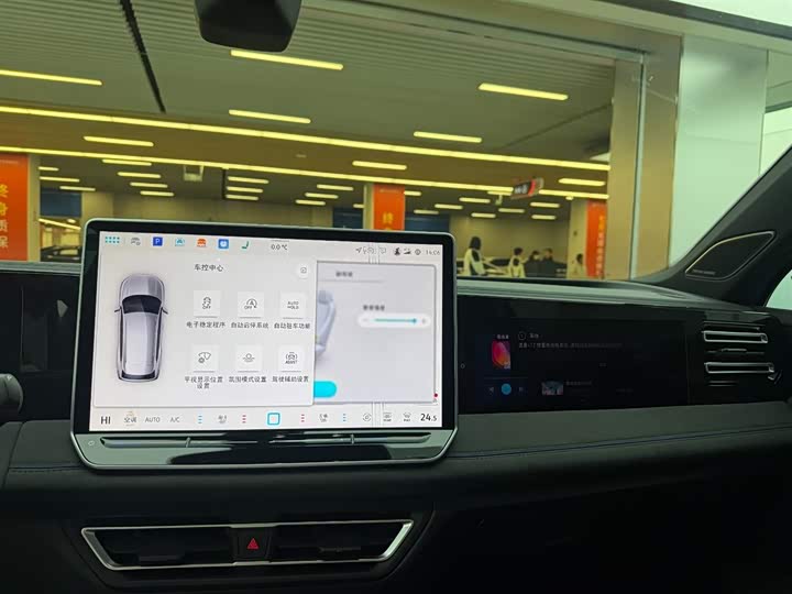 Фото 8 - Volkswagen Tiguan L Pro