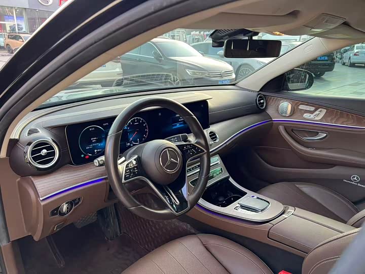 Фото 4 - Mercedes-Benz E-Class