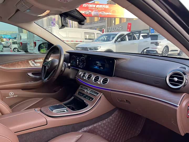 Фото 5 - Mercedes-Benz E-Class