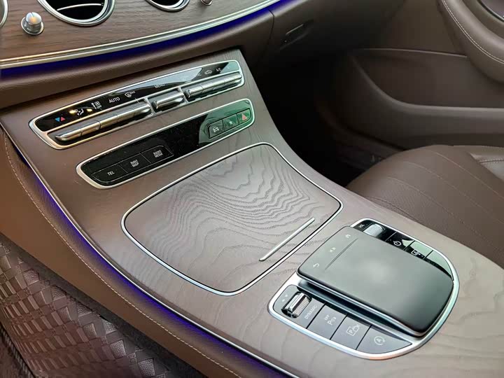 Фото 6 - Mercedes-Benz E-Class