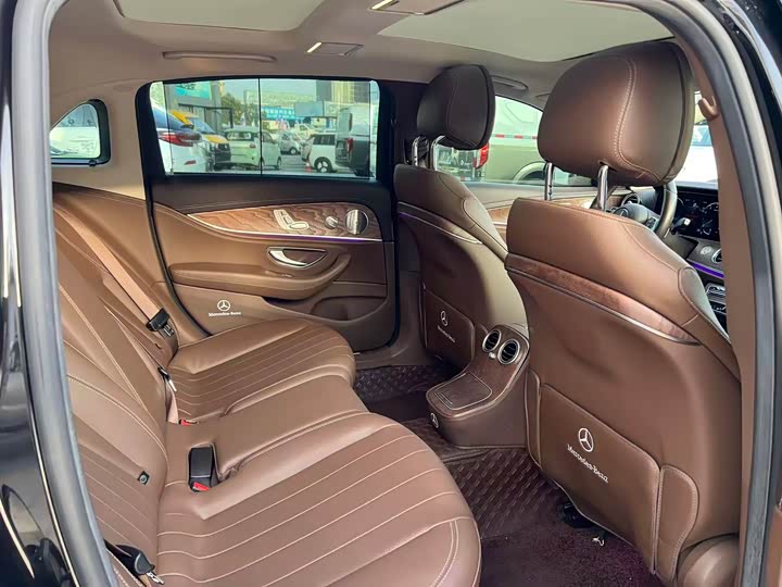 Фото 8 - Mercedes-Benz E-Class