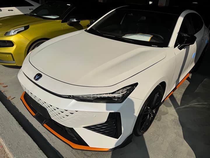 Фото 1 - Changan UNI-V